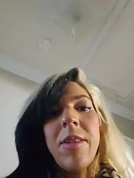 lil_jiggly - Lil_jiggly's free webcam - UK Sex Cams