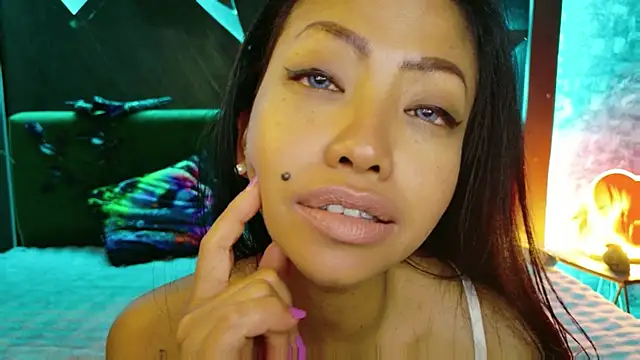 ElyaQuinn webcam