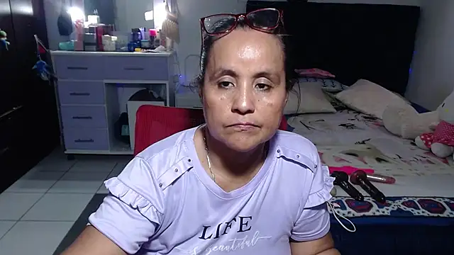 pervert_mommy_ live cam on StripChat