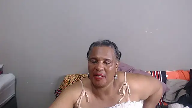 GrandBustyMelon webcam