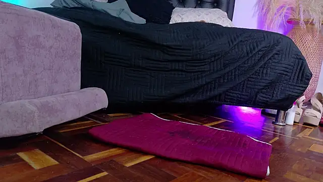 Scarlet_Hiit webcam