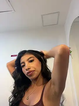 Tiffany_Low webcam