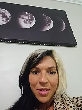 lil_jiggly - Lil_jiggly's free webcam - UK Sex Cams