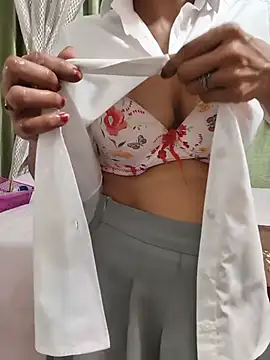 Shalu_G live cam on StripChat
