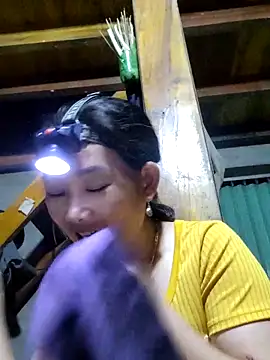 gio-thu live cam on StripChat