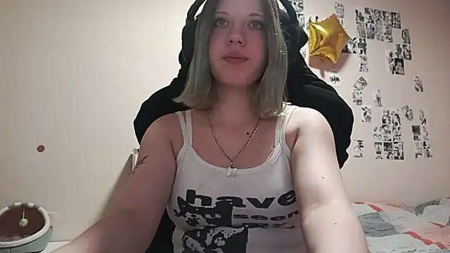 ViolettaCatechini live cam on StripChat