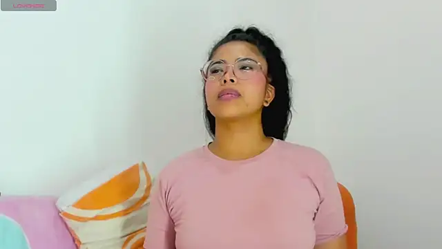 moana_taylor live cam on StripChat
