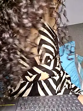 VelvetCurls live cam on StripChat