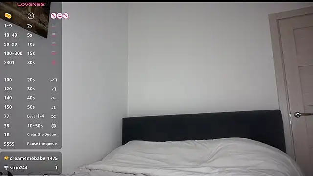 delannaspritzzz live cam on StripChat