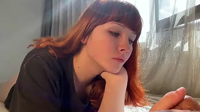 AlexaGudz live cam on StripChat