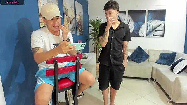 thesecret-roommates live cam on StripChat