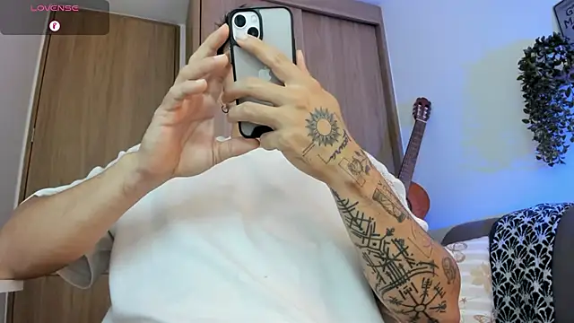alejandro_stark live cam on StripChat