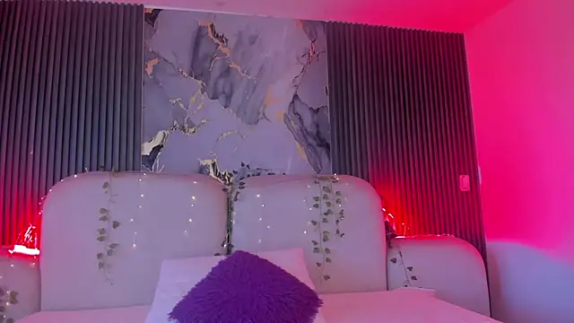 CarolineFyre live cam on StripChat
