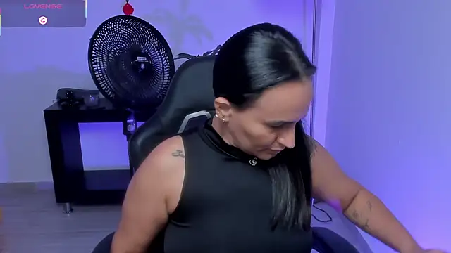 Sara_Charmy webcam