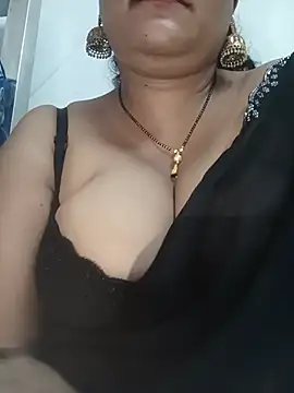 Nyra-23 live cam on StripChat