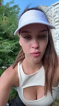 KikiWatson webcam
