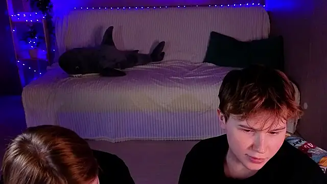 two_gerls_here webcam