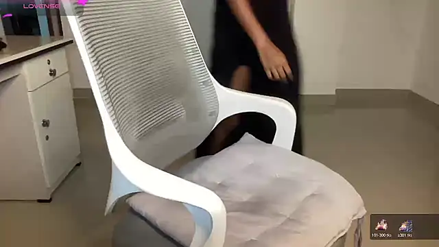 classy_kritii webcam