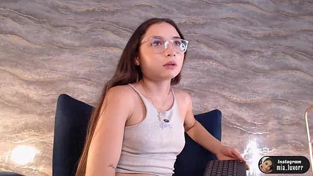 Mia_Luxor webcam