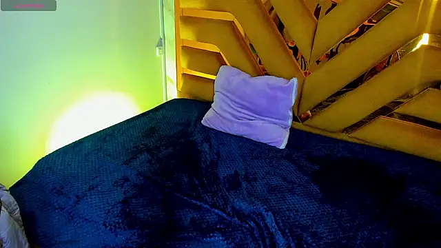 Violett_Cinnamon webcam