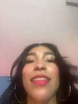 LauraAristizabal live cam on StripChat