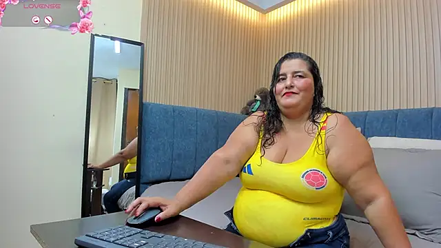 zara_milf live cam on StripChat