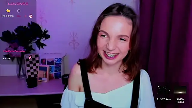 KindHazelHere_ live cam on StripChat