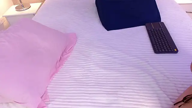 IsabelleDaza webcam