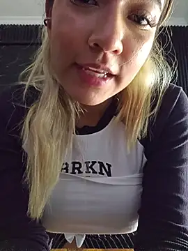 Pretty_roxxyy webcam