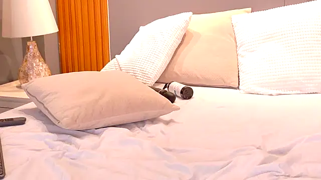 Juliana_Valencian webcam