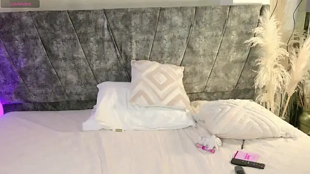 MadisonCollinss_ webcam