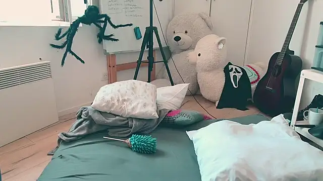 CeriseLapine webcam