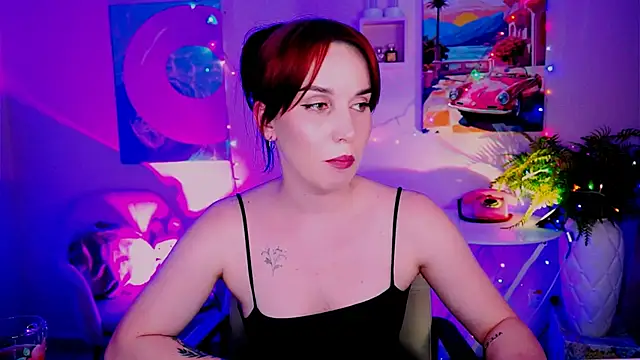 LolaFyre webcam