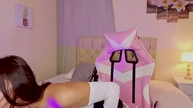 naomifire_ webcam