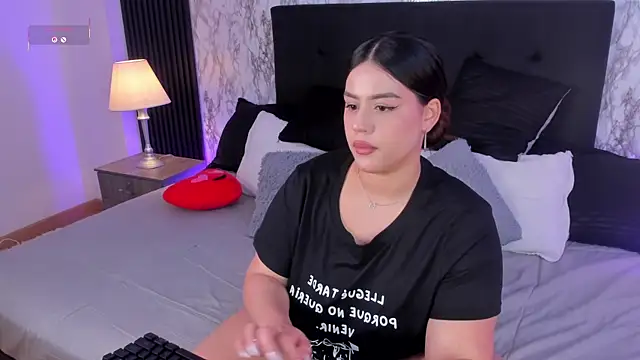 Miamontoya live cam on StripChat