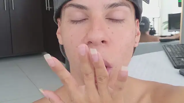 grey___27 webcam