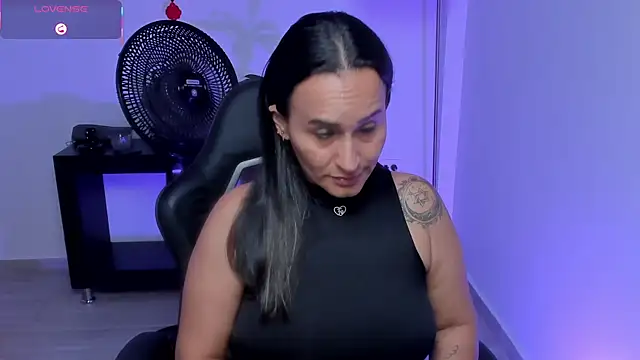 Sara_Charmy webcam