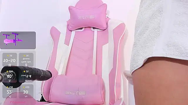 Maddy_red_ webcam