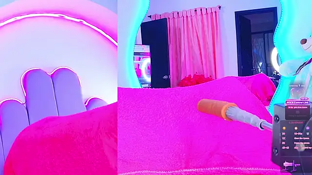 NathaxaLeans webcam