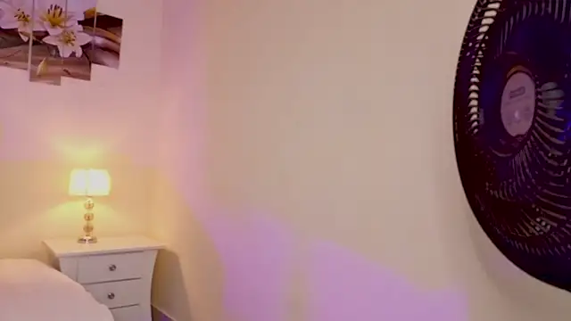 naomifire_ webcam