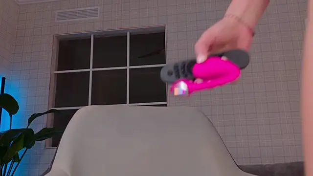 wellicaren (F young) - use dildo and cum