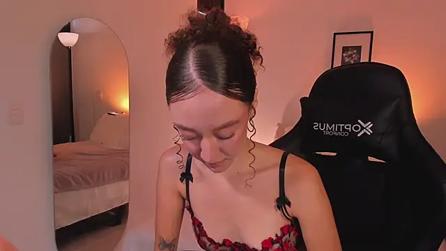 ChloeMoreti webcam