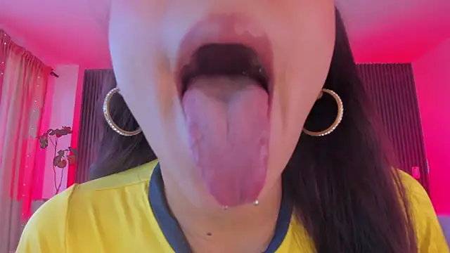 CarolineFyre webcam