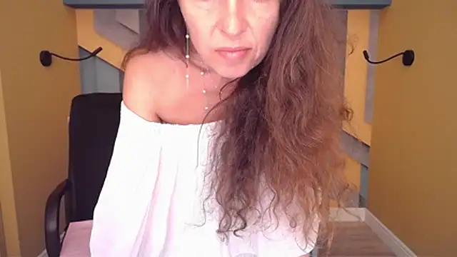 EllaLong webcam