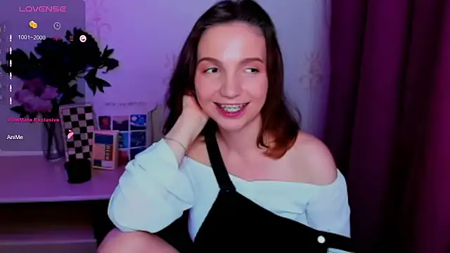 KindHazelHere_ live cam on StripChat