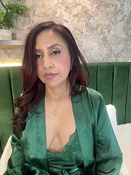 MonicaMoret live cam on StripChat