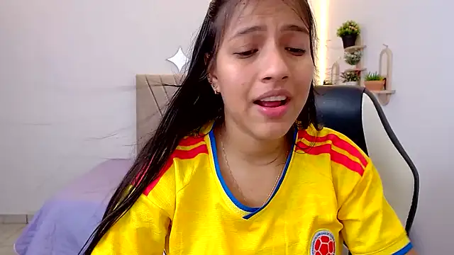 zara_cute live cam on StripChat