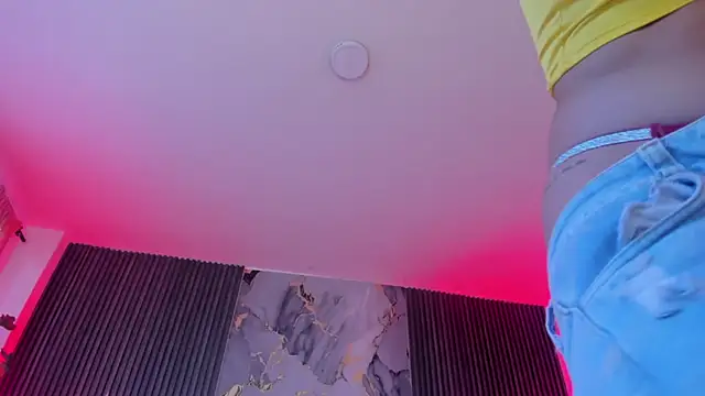 CarolineFyre webcam