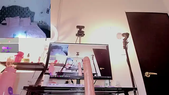 conny__curly webcam