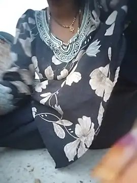 Poojashrma33 webcam